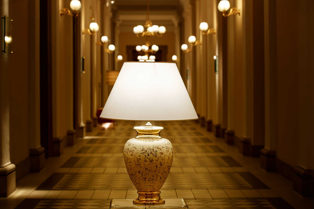 Gold Tischlampe aus Italienischer Handwerkskunst