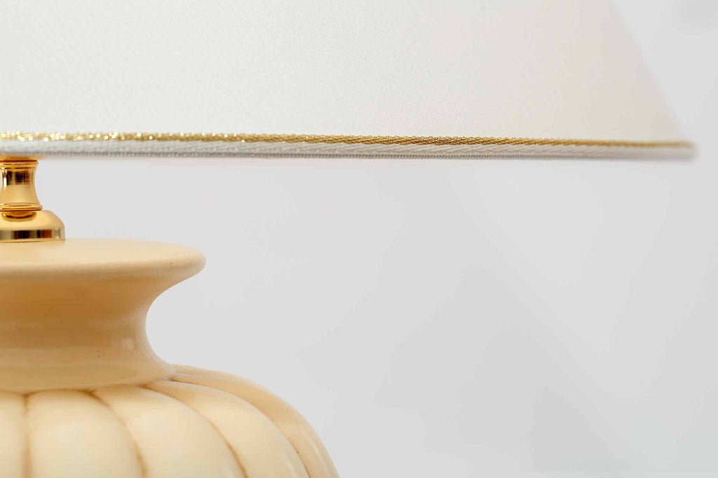 Lunatre Palazzo Avorio Antico (Elfenbein), Keramik-Detail – handgefertigte Tischlampe aus Italien #color:avorio-antico #shade:beige