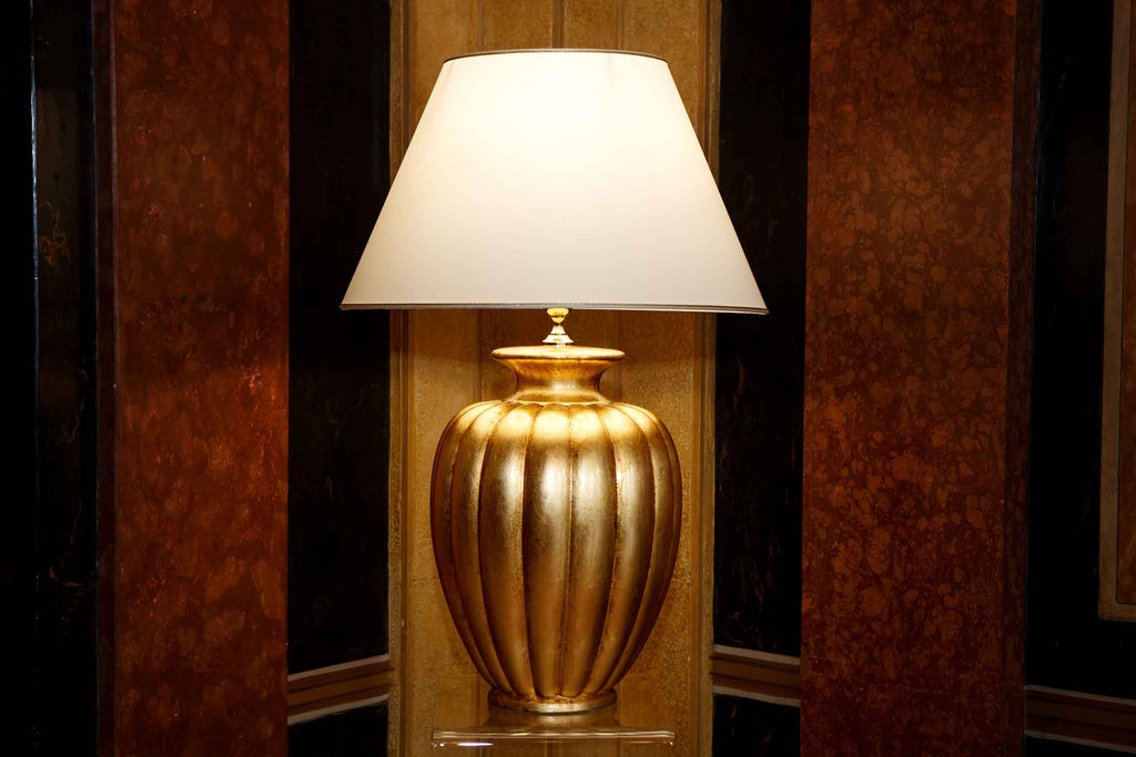 Lunatre Palazzo Oro Antico (Antikgold), Keramik-Detail – handgefertigte Tischlampe aus Italien #color:oro-antico #shade:beige