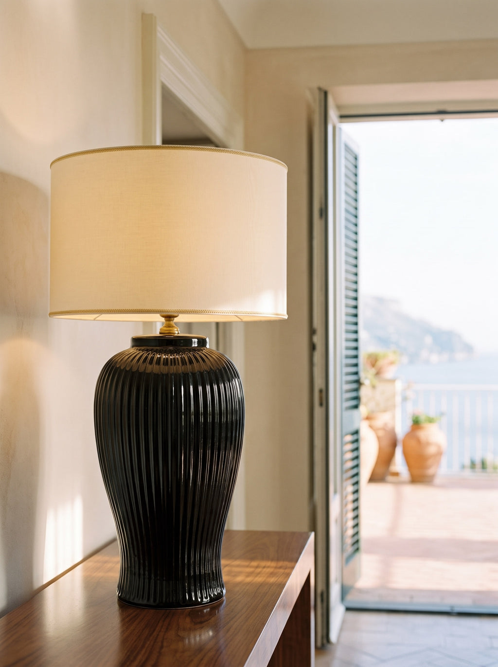 #shade:beige #form:trommel