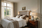 Don Giovanni, mit Marmorsockel im eleganten Schlafzimmer #all:2